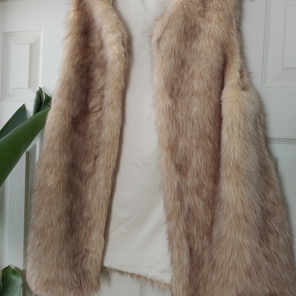 Vest - Picture 2 of 3